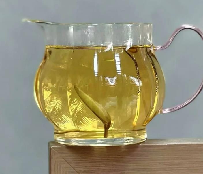 Jinggu Dian Bai Ancient-Tree White Tea (Cake) — Liquor