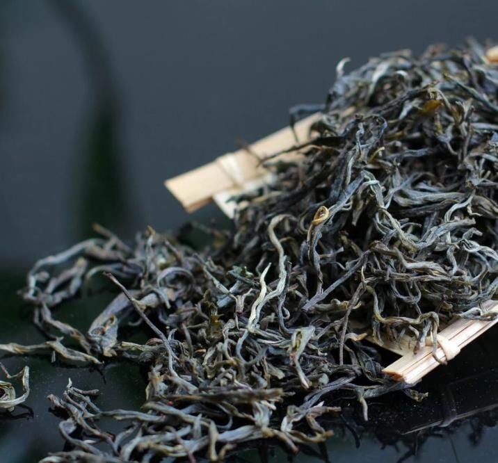 Nannuo Yakou Old Village Single-Tree Raw Pu-erh — Dry leaf